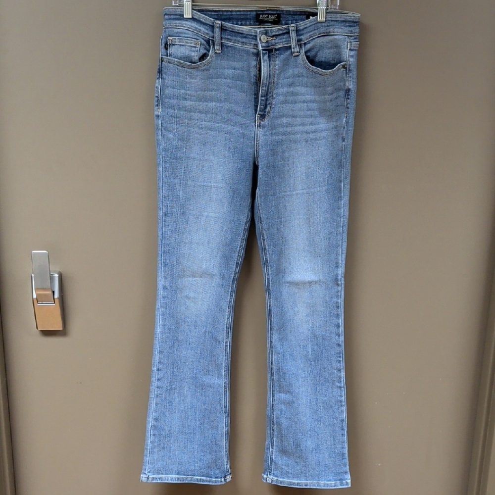 Judy Blue Women's Classic Medium Blue Bootcut Jeans. Size 13/31